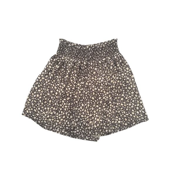 H&M Women’s Brown Floral All Over Floral Elastic Waist Shorts Small - Picture 4 of 7